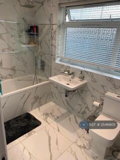Main Bathroom Upstairs 