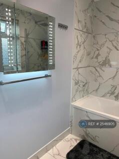 Main Bathroom Upstairs 