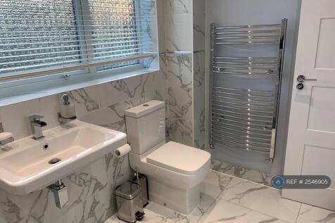 Main Bathroom Upstairs