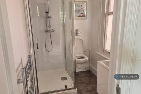 Room c Bathroom