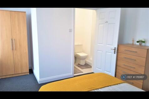 Ensuite Bathroom Included
