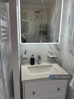 Master Bedroom En-Suite