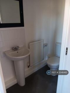 Second Bedroom En Suite Shower Room