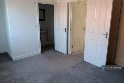 Second Floor Ensuite Bedroom