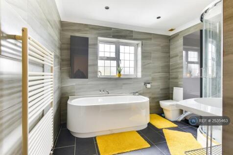 Main Bathroom 