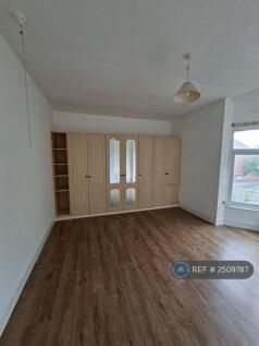 Principle Bedroom On 2nd Floor