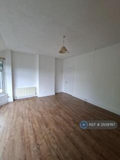 Principle Bedroom On 2nd Floor