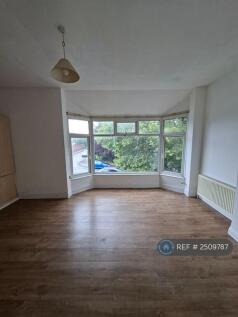 Principle Bedroom On 2nd Floor