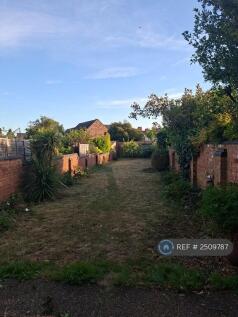 180 Ft Garden With Apple, Pear And Plub Trees