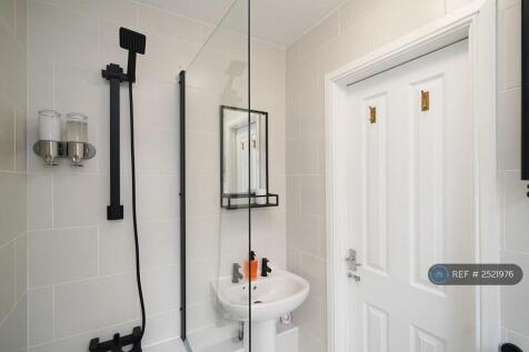 Bathroom Bath/Shower