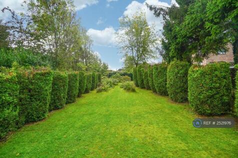 Large Enclosed Rear Garden