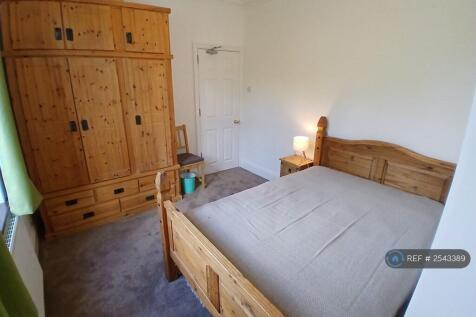 Bed 4, Middle Floor With En Suite