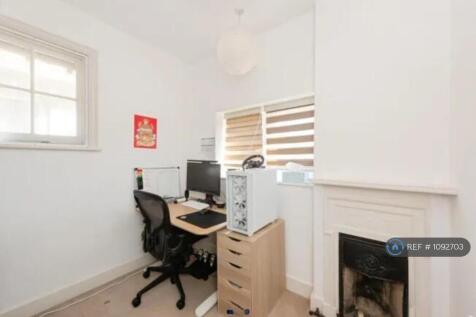 Bedroom 5 (Office)