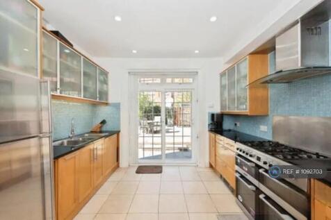 Kitchen Photo 1