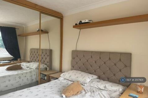 Bedroom - Built-In Wardrobe