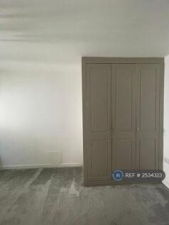 2nd Bedroom Fitted Cupboards