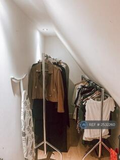 Dressing Room To Bedroom 1