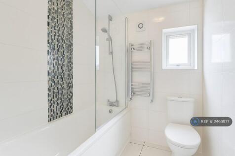 Bathroom 2 (1st Floor)