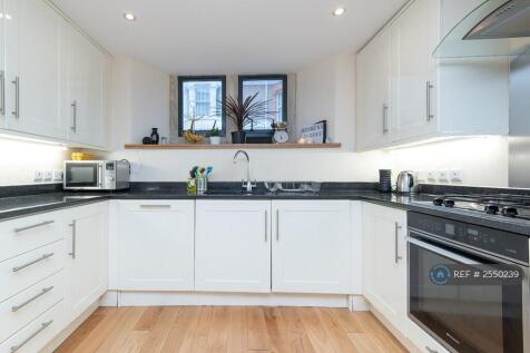 Contemporary Kitchen With Granite Worktops
