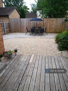 Garden: Spacious Garden Area With Patio Furniture