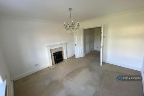 1st Floor Bedroom/Sitting Room
