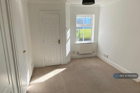 1st Floor Master Bedroom