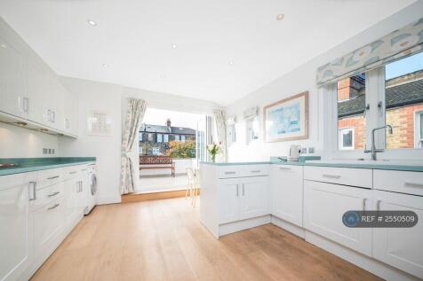 Eat In Kitchen / Roof Terrace 
