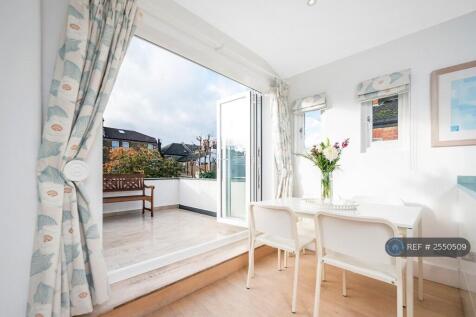 Eat In Kitchen / Roof Terrace 