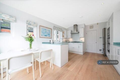 Eat In Kitchen / Roof Terrace 
