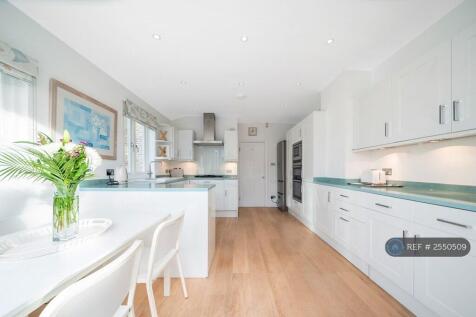 Eat In Kitchen / Roof Terrace 