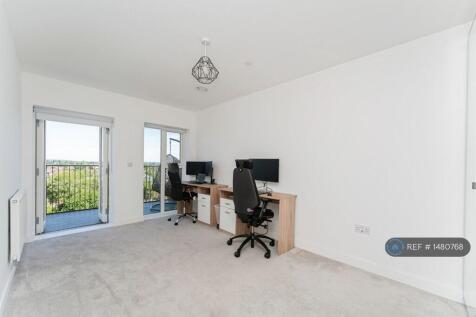 Bedroom 2 / Study
