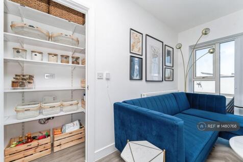 Living Room / Pantry