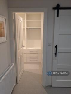 Main Bedroom Walk-In-Wardrobe 
