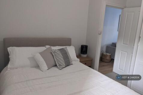 2nd Bedroom (King Bed)