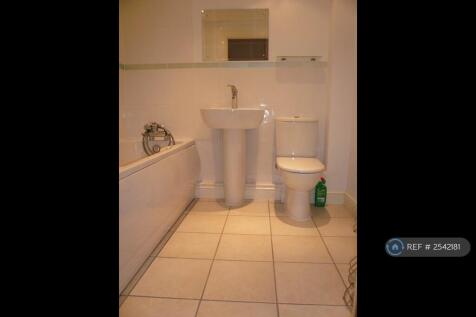 Main Bathrrom With Shower And Bath