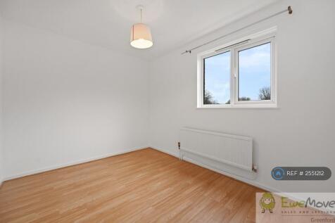 Bedroom 1 (~ 10&#39;11&#34; x 8&#39;5&#34;)