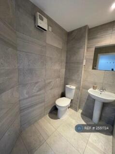 Main Bathroom Pic 1