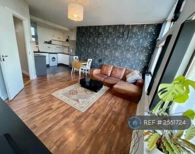 Living Room Pic 4