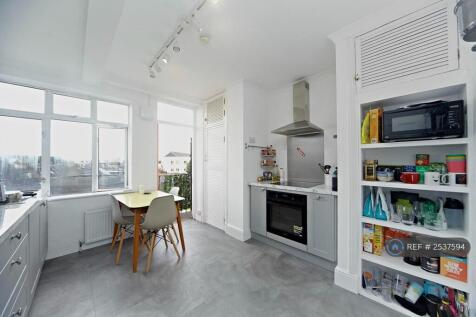 Kitchen &#43; Balcony