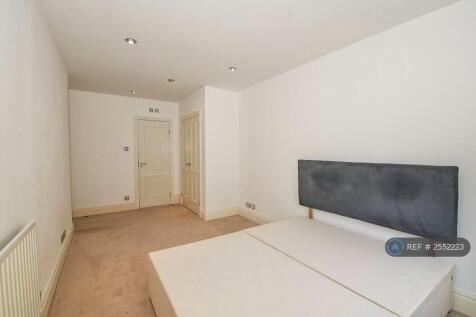 Ensuite Bedroom 