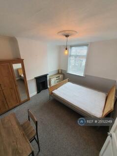 Large Dbl Bedroom 1st Floor