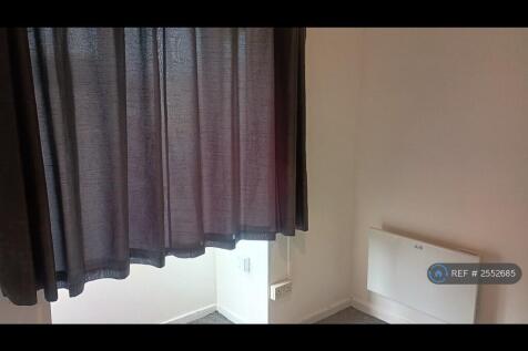 Bedroom 1 Photo 2
