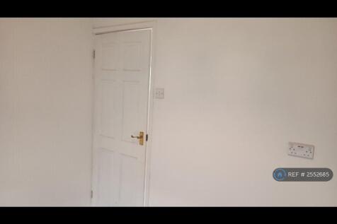 Bedroom 1 Photo 4
