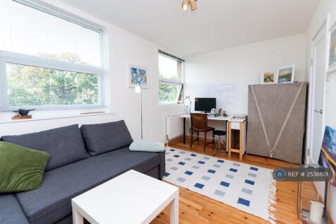 Spacious Bedroom 4