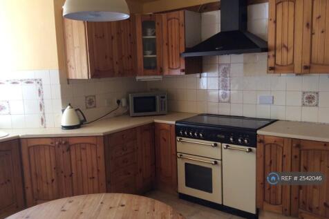 Kitchen With Range Cooker 