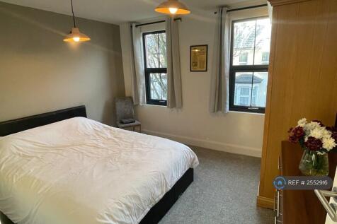 Large Double Bedroom 2