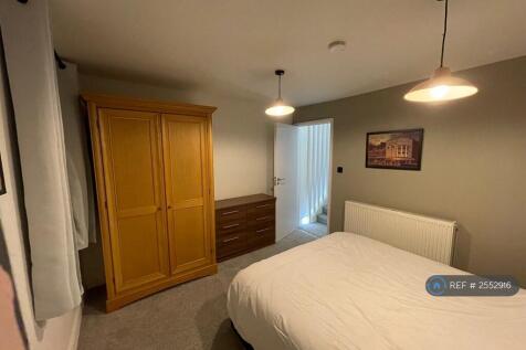 Large Double Bedroom 2