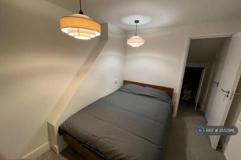 Master Bedroom 1 w Ensuite 