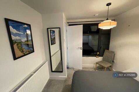 Master Bedroom 1 w Ensuite 