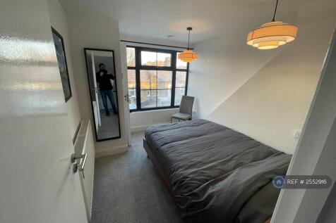 Master Bedroom 1 w Ensuite 
